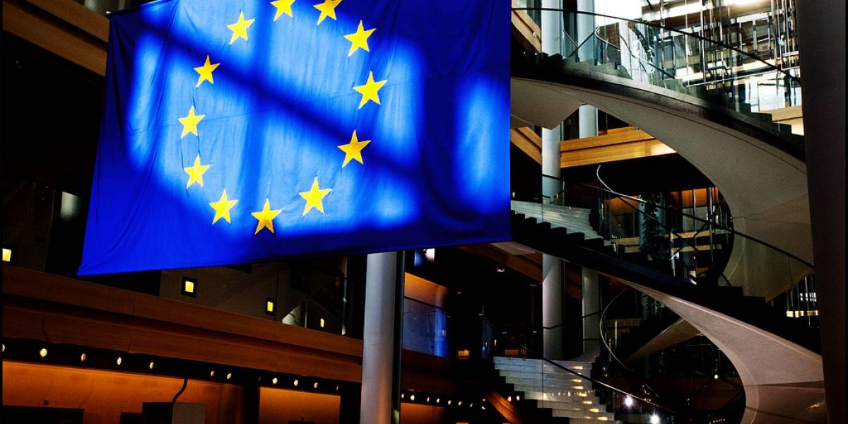 Comisión Europea quiere regular a Uber y Airbnb