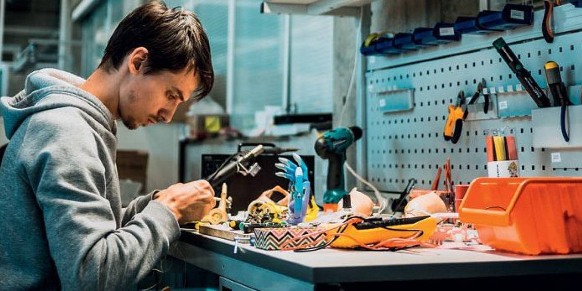 Brazo artificial que realiza pagos automáticos, podría convertirse en el primer súper humano