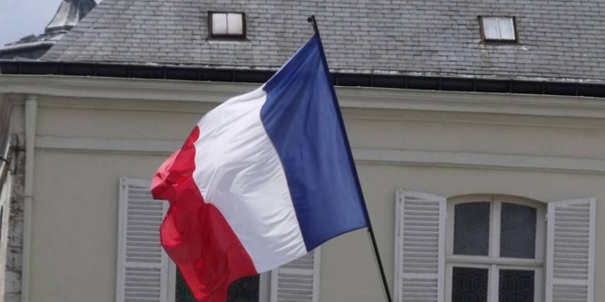 Francia busca sancionar a Google y Facebook si no bloquean mensajes de odio