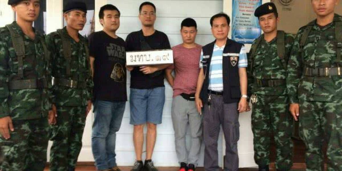 Tres tailandeses operaban una granja de clics con más de 300 mil tarjetas SIM