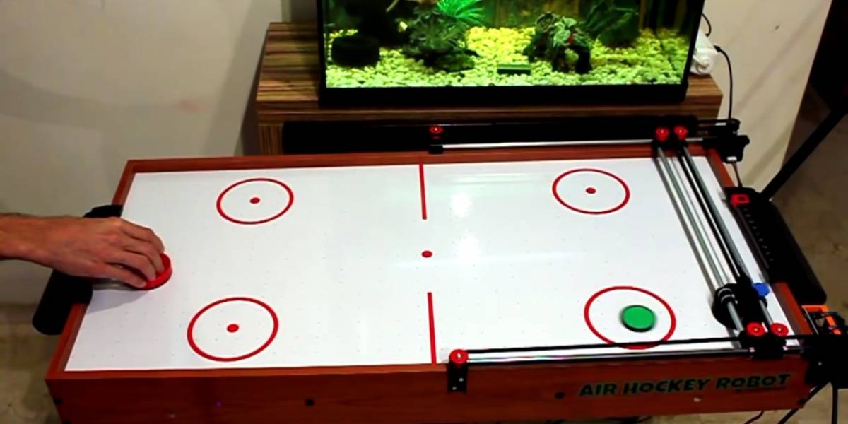 Crean robot capaz de vencer a humanos en hockey de aire