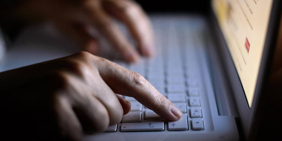 Facebook, Twitter y Google firman acuerdo para eliminar contenido catalogado de "extremista"