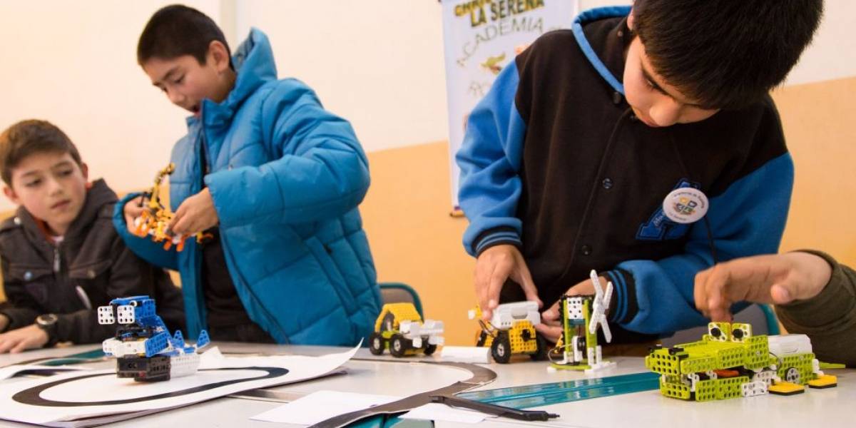 Chile: "Así Tal Cual" y "Ninjabots" ganan torneo interescolar de robótica