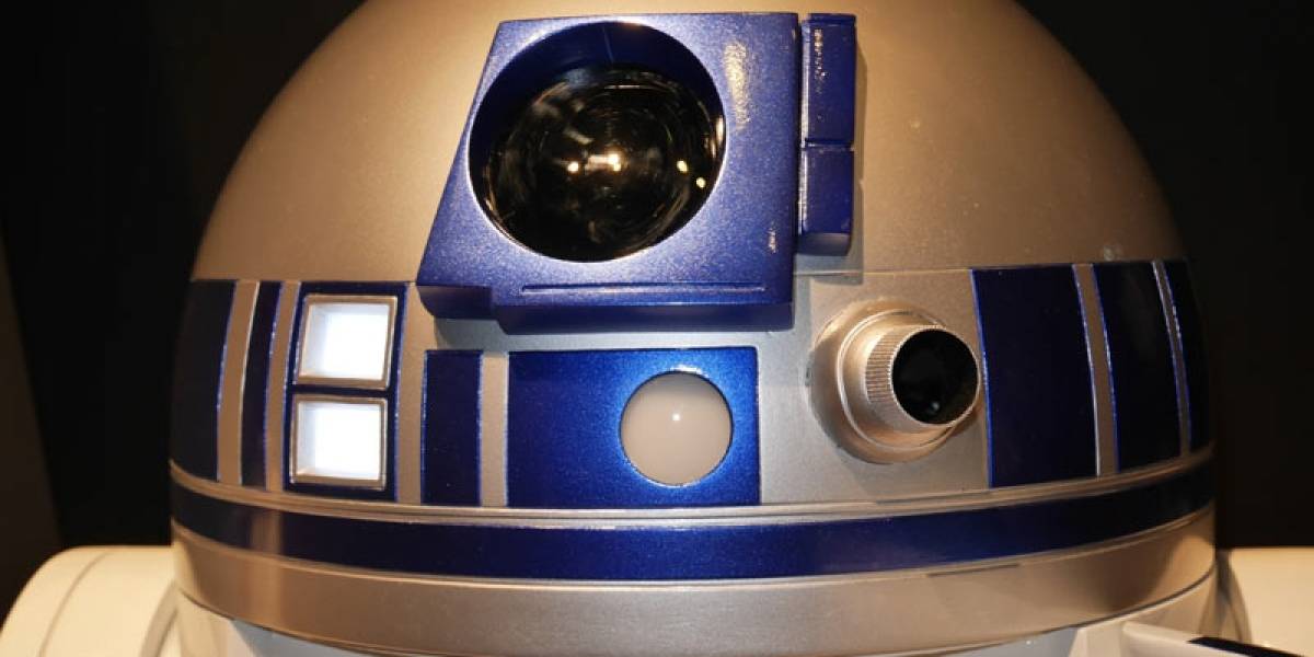 Un refrigerador R2-D2 que te lleva las bebidas