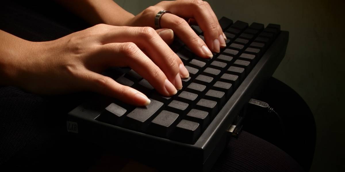Microsoft lanzará teclado con sensor de huellas dactilares