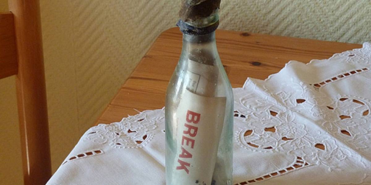 Encuentran mensaje en una botella arrojada al mar hace 108 años