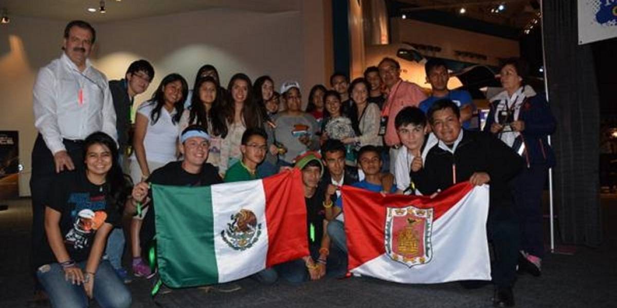Jóvenes mexicanos ganan competencia de la NASA en Centro Espacial Houston