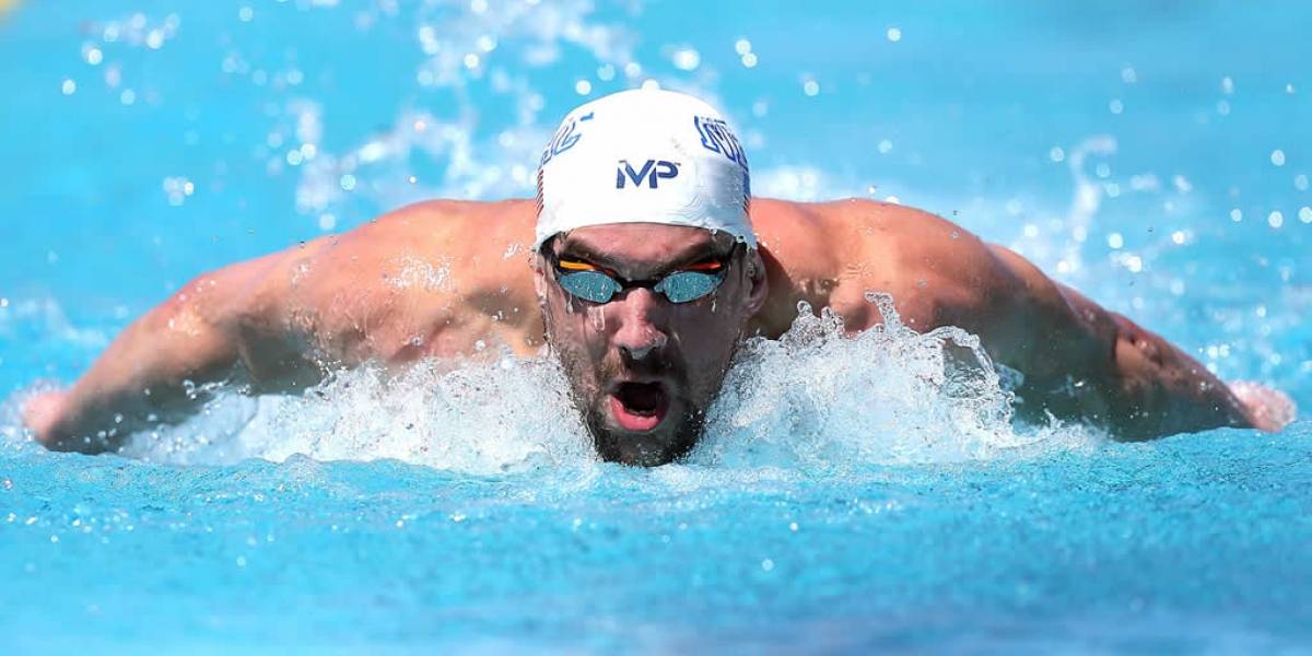 La razón por la que orinar en la piscina está mal