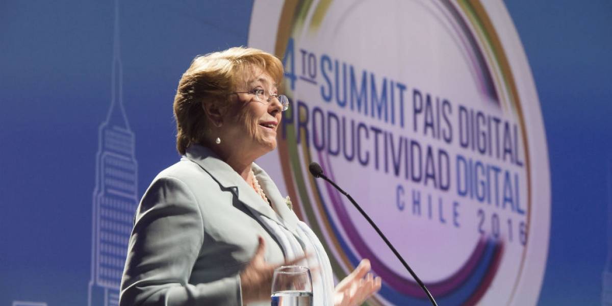 Michelle Bachelet anuncia creación del Ministerio de Ciencia y Tecnología en 2017