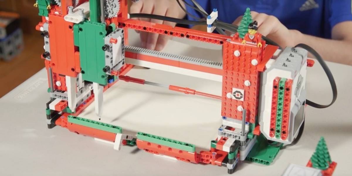 Dos adolescentes construyen robot hecho de Legos para firmar tarjetas navideñas