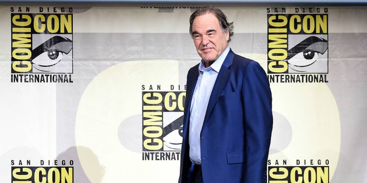 Oliver Stone se refiere a Pokémon Go como un "nuevo nivel de invasión"