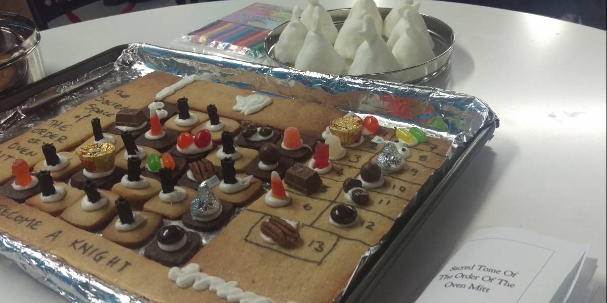 The Order of the Oven Mitt es un juego de mesa que te puedes comer