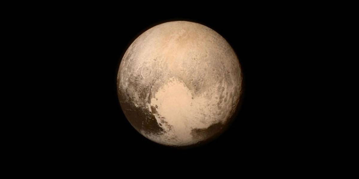 Planeta enano Plutón tendría océano bajo superficie