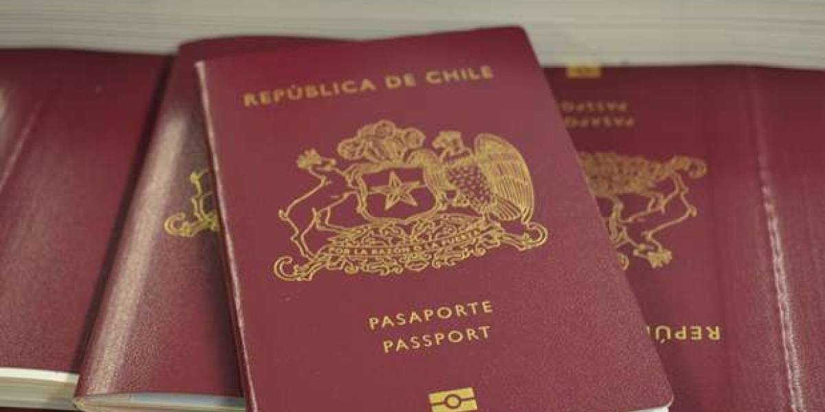 Expertos afirman que Programa Visa Waiver pone a chilenos bajo vigilancia estadounidense