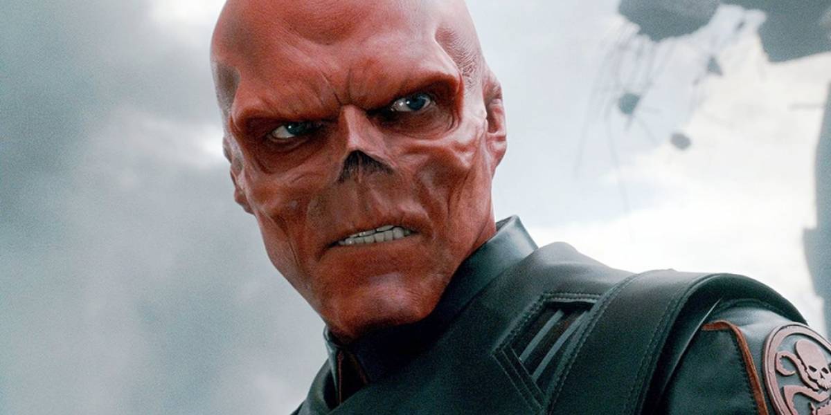 Fan de los cómics corta su nariz para verse como Red Skull
