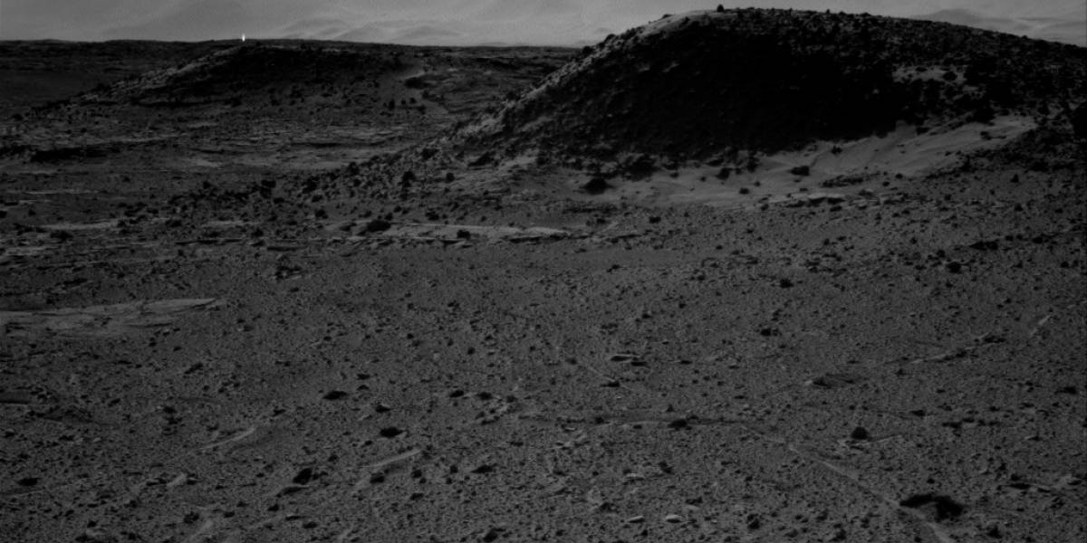 Curiosity fotografió una piedra brillante en Marte