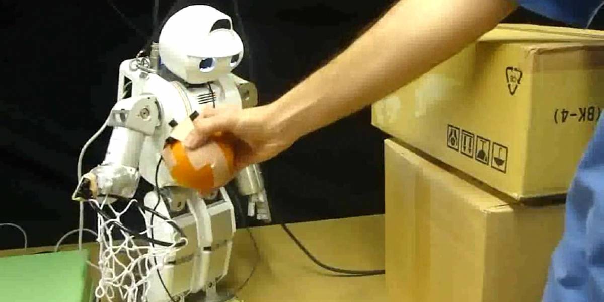 Este artículo lo podría estar escribiendo este robot controlando mis manos