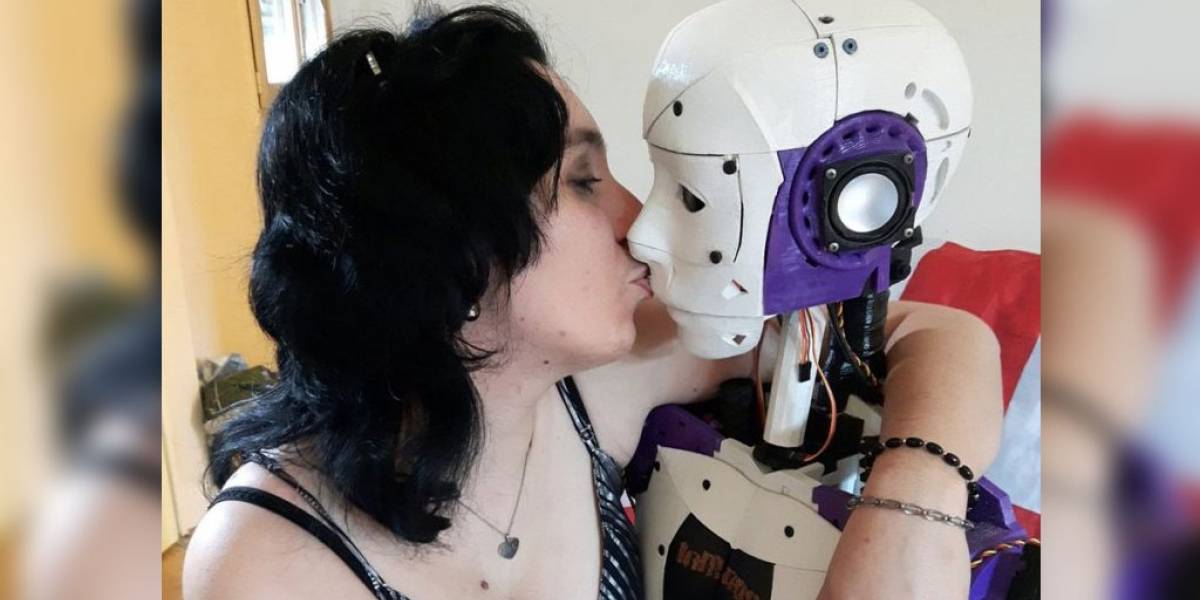 Mujer francesa construye robot impreso en 3D y quiere casarse con él