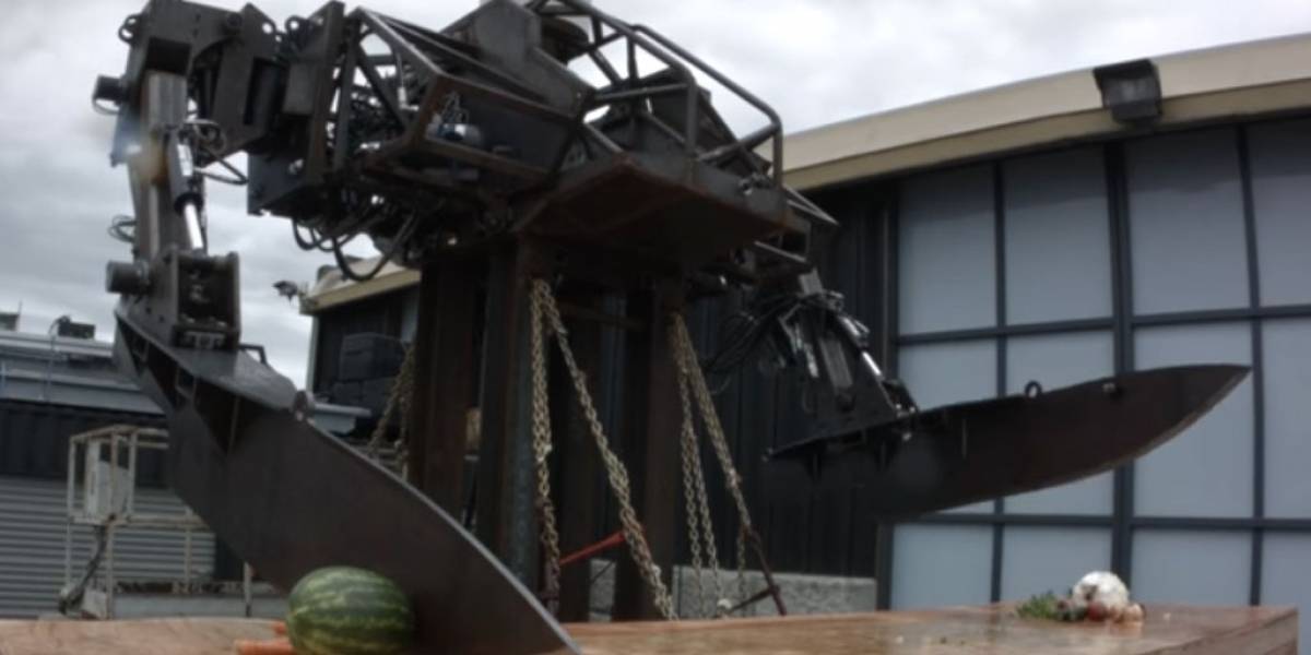 MegaBots construye robot de 2 metros de altura para cortar vegetales