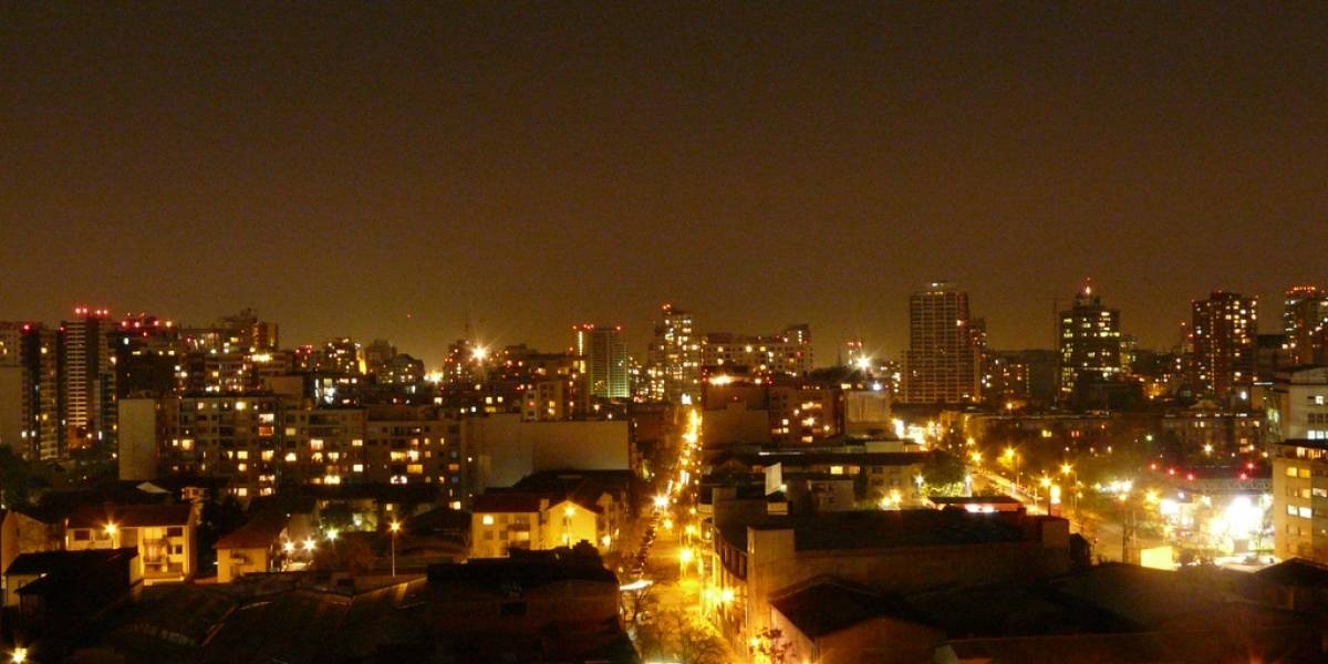 Lanzan proyecto para potenciar iluminación sustentable en sectores vulnerables de Santiago de Chile