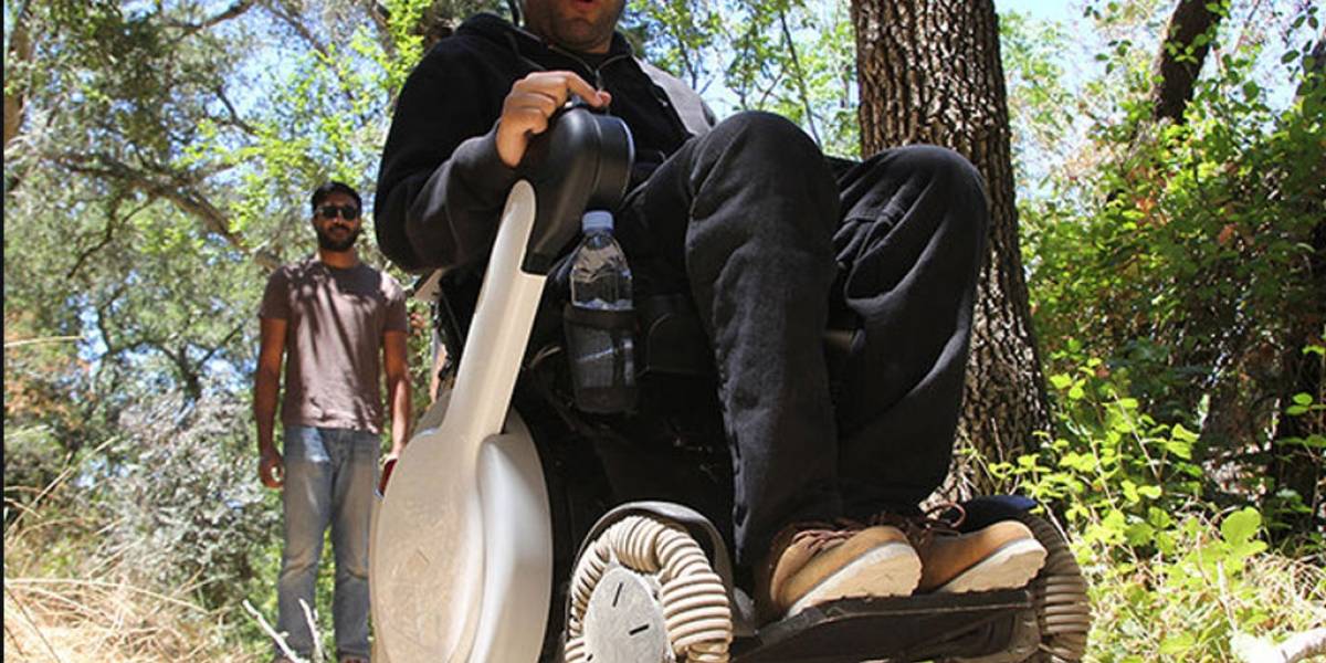 Japoneses crean silla de ruedas robótica todoterreno