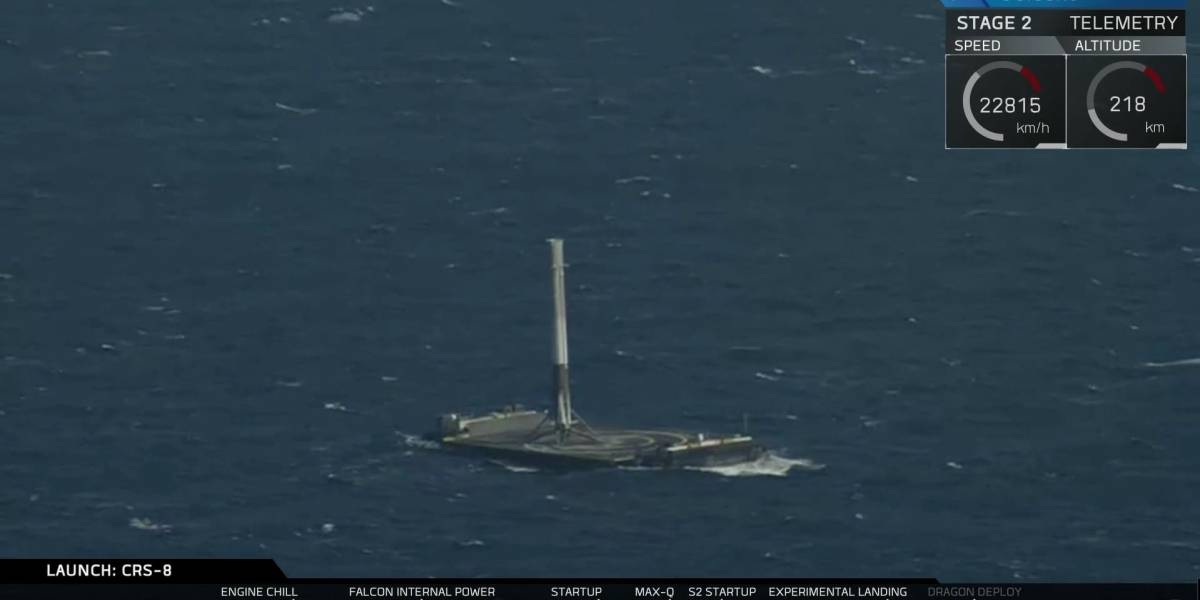 SpaceX consigue aterrizar el cohete Falcon 9 en su dron-plataforma