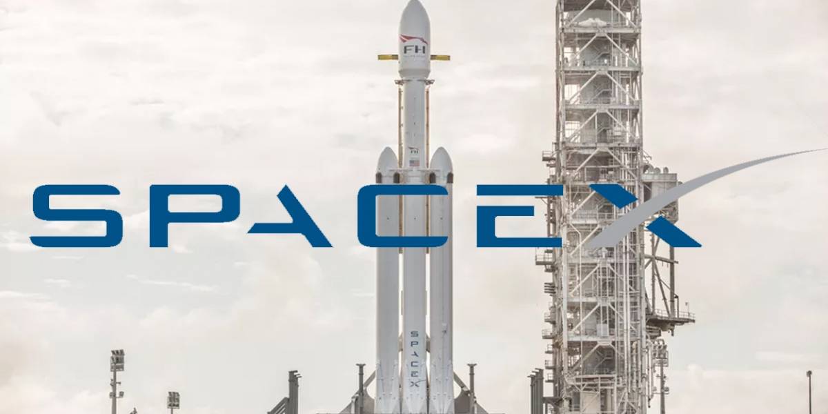 SpaceX presume su Falcon Heavy casi listo para lanzarse