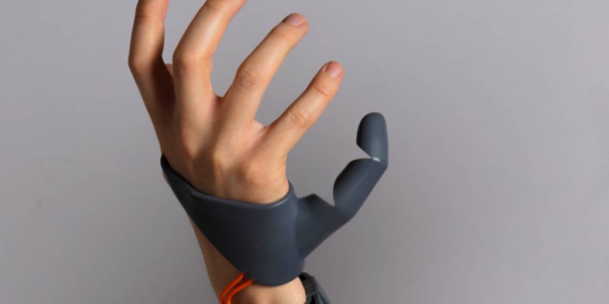 Este tercer pulgar robótico muestra el siguiente paso de la evolución humana