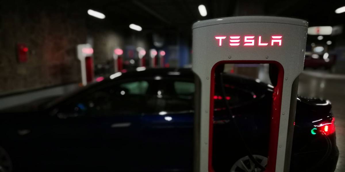 Piloto automático de Tesla llega a todos los automóviles compatibles con HW2