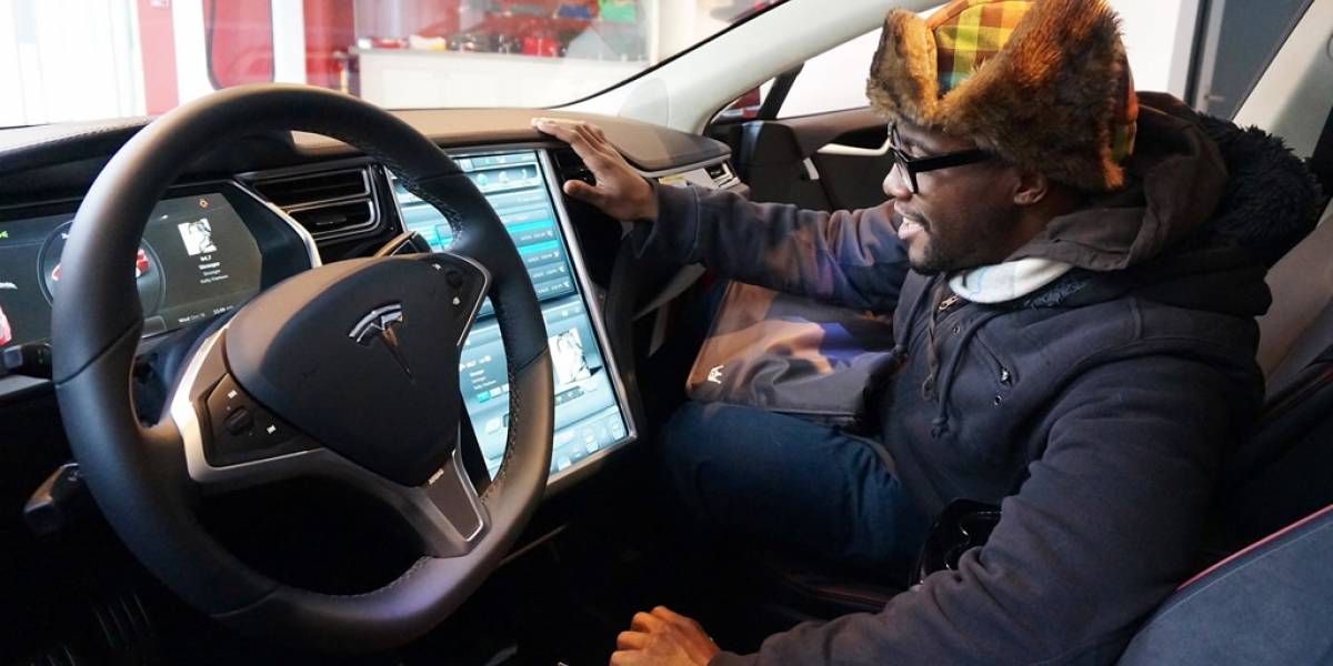 Tesla contrata al creador de Swift para su programa de piloto automático
