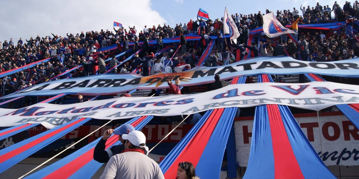 Club argentino de fútbol insertará chips en hinchas para controlar ingreso al estadio