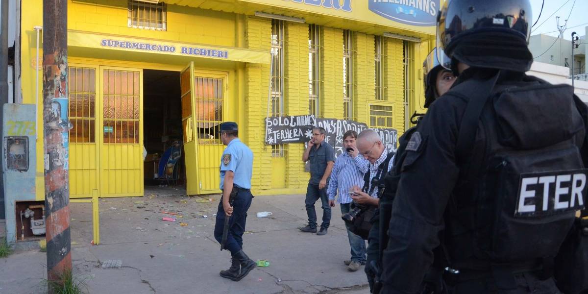 Policía argentina dice que 99% de los saqueadores que subieron fotos a Facebook fueron detenidos