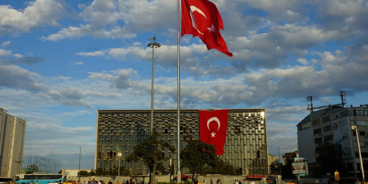 Orden judicial bloquea acceso a Twitter y YouTube en Turquía