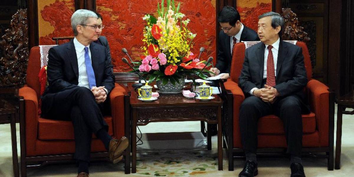 Tim Cook fue a 'intercambiar opiniones' sobre seguridad con autoridades chinas
