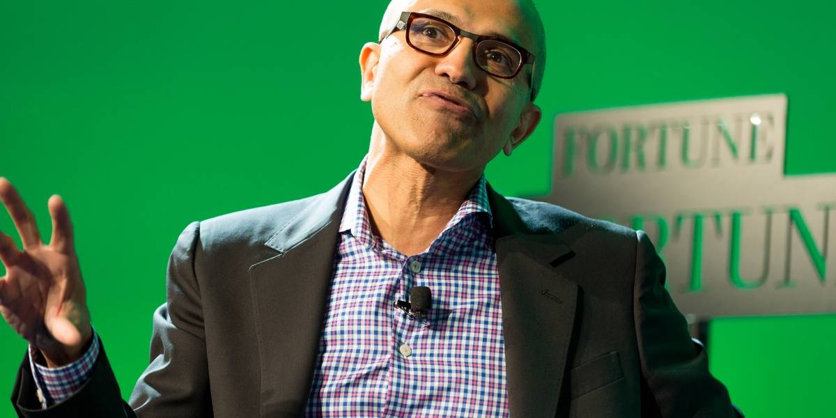 Cortana hace quedar mal a Satya Nadella, CEO de Microsoft, en plena conferencia