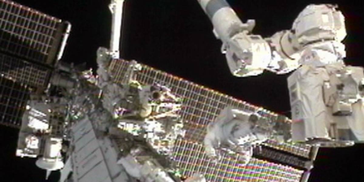 Astronautas logran retirar bomba defectuosa de la ISS