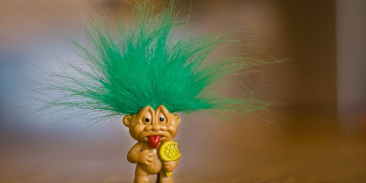 Cuentas falsas de trolls podrían enfrentar cargos penales