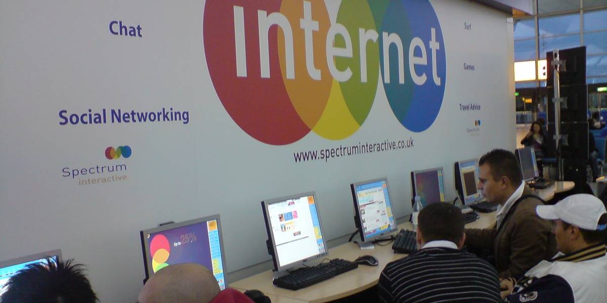 Error de redacción prohíbe los computadores y smartphones en Florida, EE. UU.