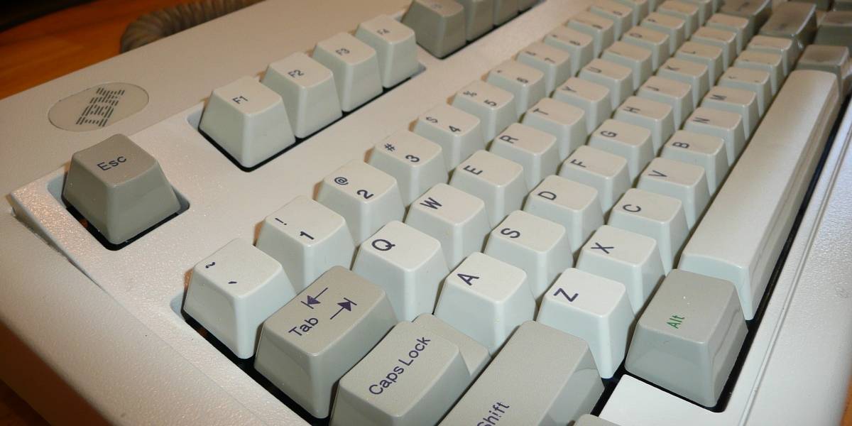 Mecanógrafos expertos no saben la ubicación de las letras en un teclado