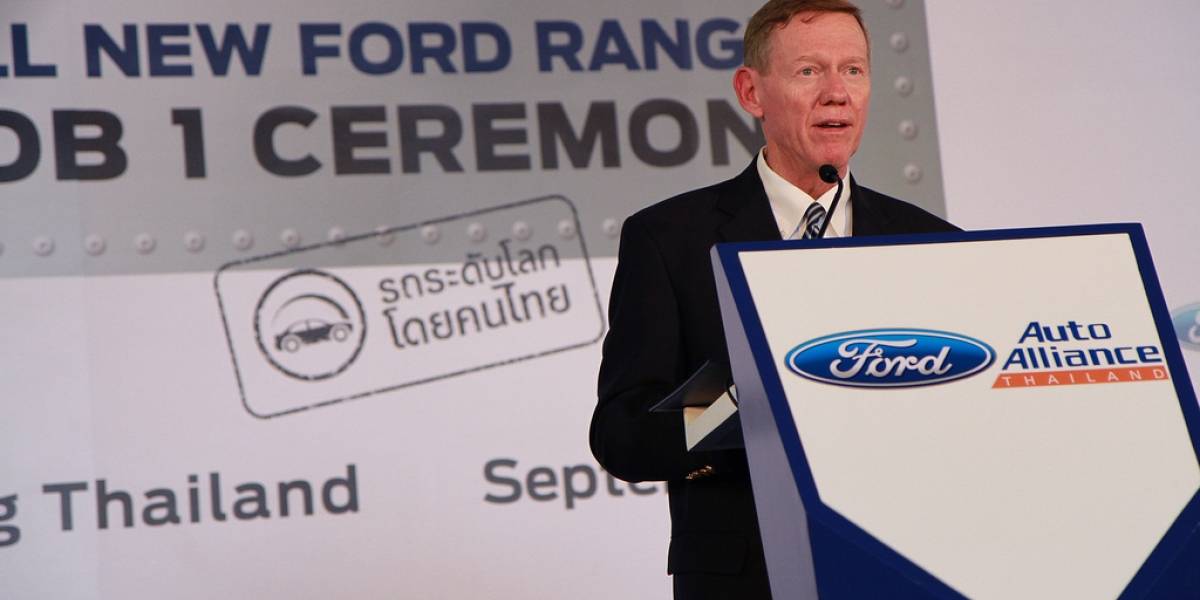 Inversionistas de Microsoft sugieren al CEO de Ford para reemplazar a Ballmer