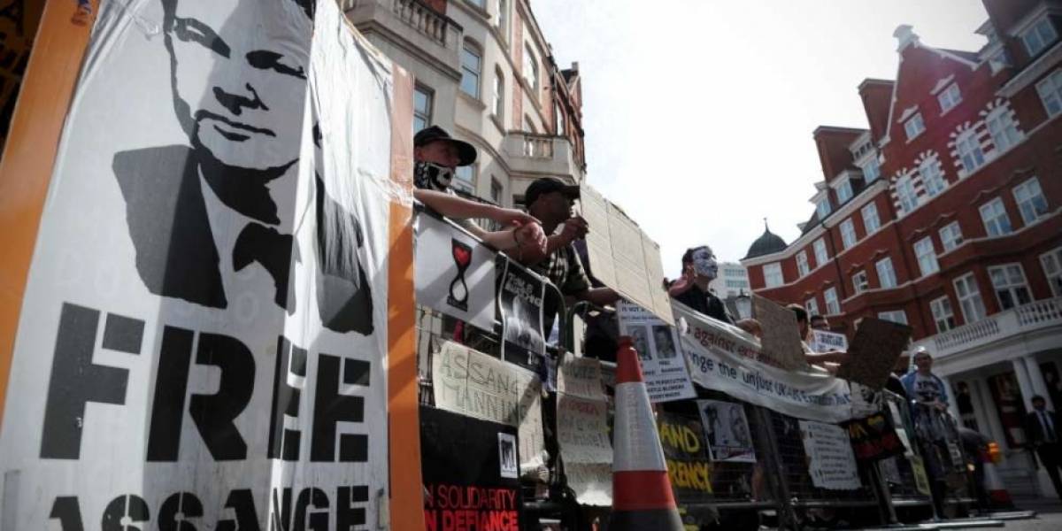 Julian Assange no enfrentaría cargos por filtrar documentos clasificados