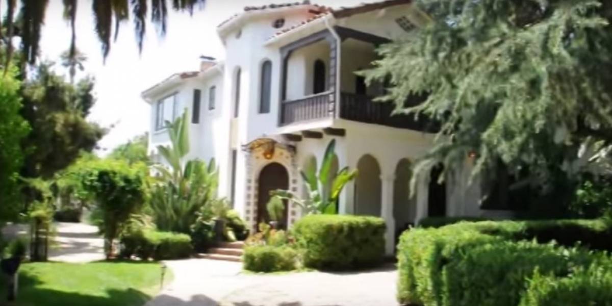 Arrendó su mansión por Airbnb, pero no sabía que sería usada para una porno gay