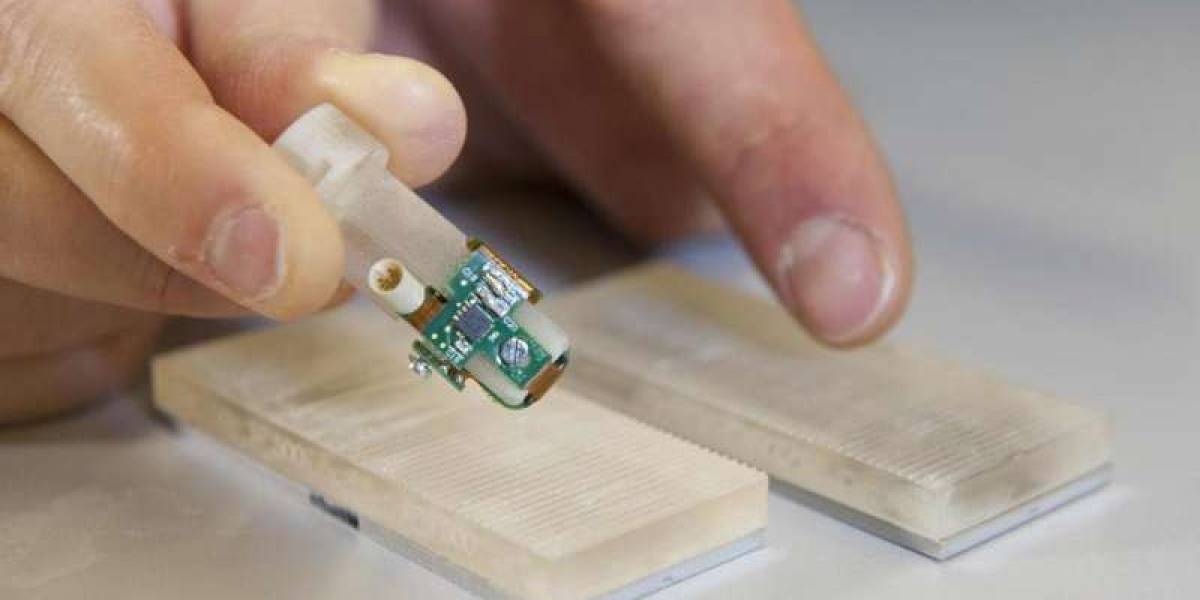 Investigadores desarrollan dedo biónico con sentido del tacto