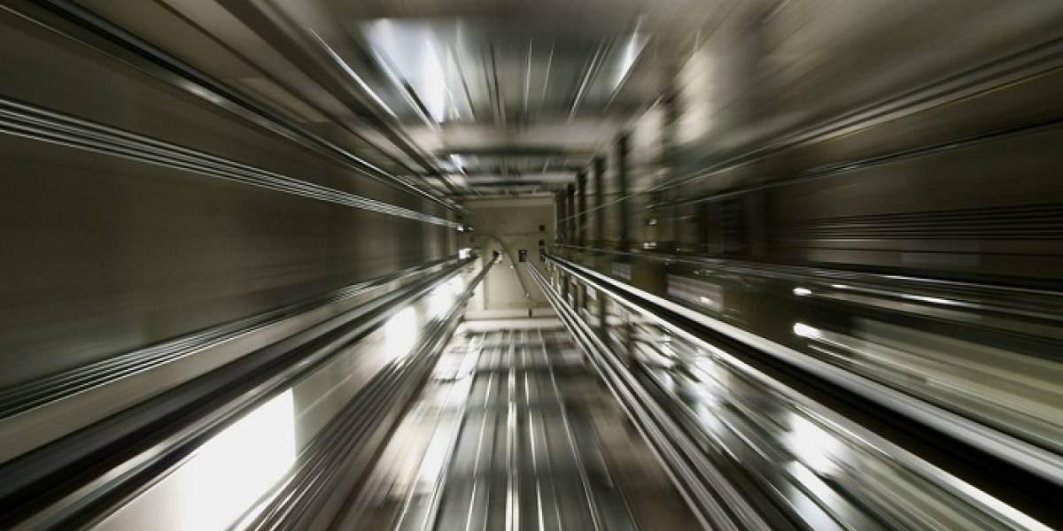 Mitsubishi Electric quiere que vomites en el ascensor más rápido del mundo