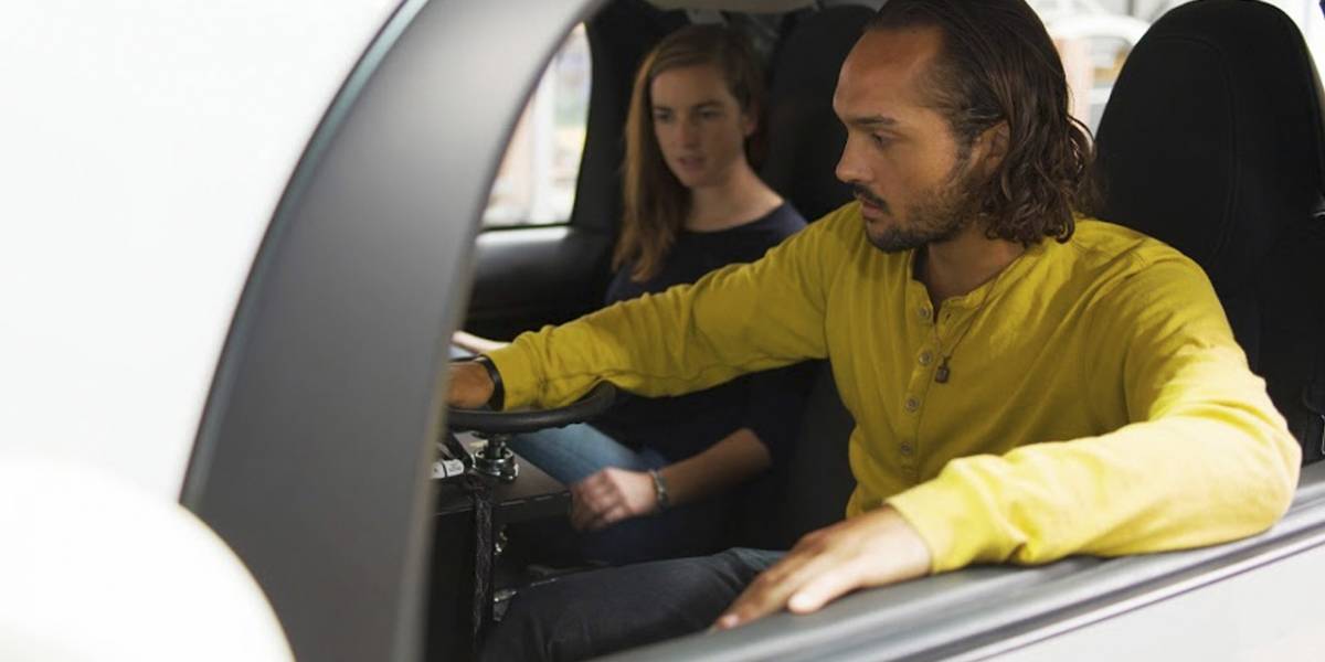El automóvil que se maneja solo de Google ahora tiene volante