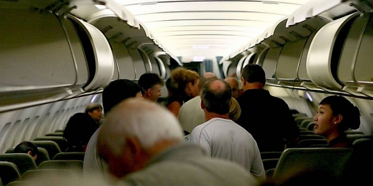 Astrofísico logra un método para reducir a la mitad el tiempo para abordar un avión