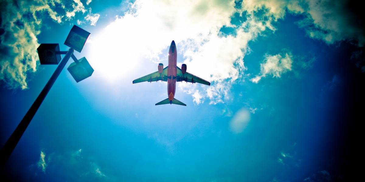 EE.UU. estaría considerando permitir llamar desde celulares en aviones
