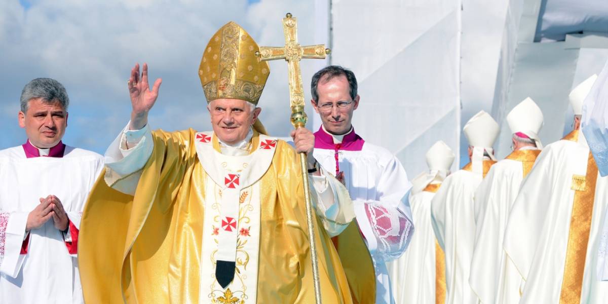 FW Pregunta: ¿Qué debería tuitear @Pontifex hoy?
