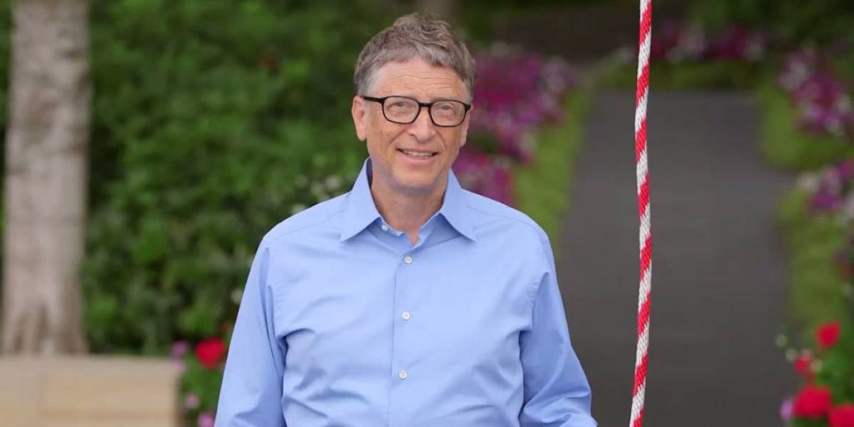 Bill Gates también cumple el desafío de la Cubeta de Agua Helada