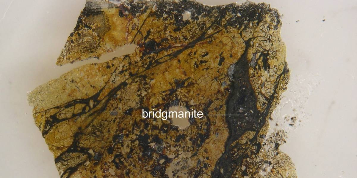 Por fin tenemos una muestra de la bridgmanita, el material más abundante de la Tierra